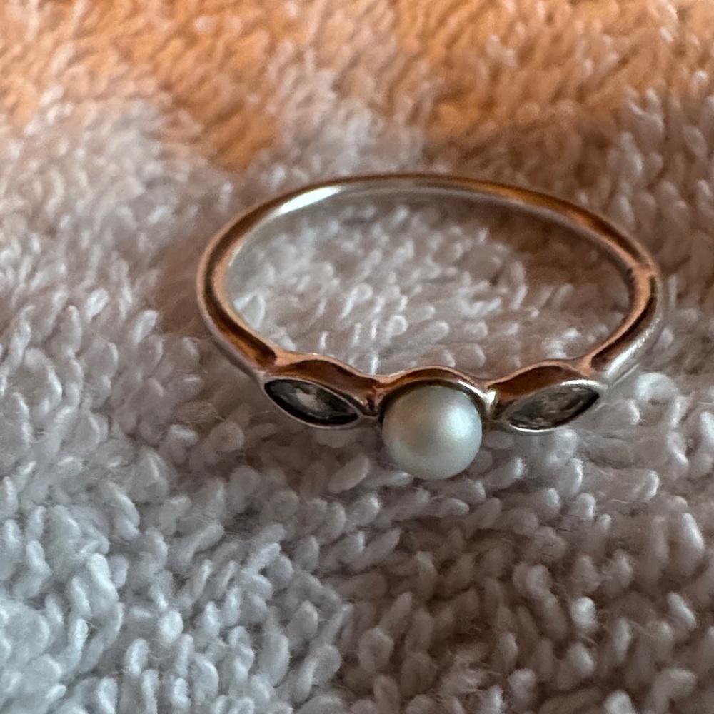 Pandora Petite Luminous Leaves Pearl Clear CZ Ring #190964P  Size 8 - Picture 4 of 5